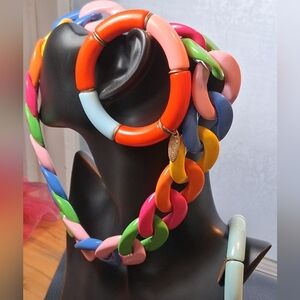 Colorful Acrylic Link Necklace 19-21" & Pair Of Plunder Stretch Bracelets 7"